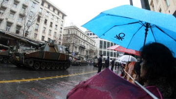 Καιρός: Άστατος όλη την εβδομάδα και ψιλόβροχο την 25η Μαρτίου, πού θα χρειαστεί ομπρέλα στις παρελάσεις 