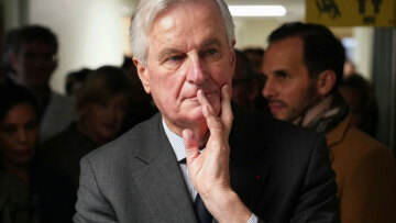 Γαλλία: Προ της κατάρρευσης η κυβέρνηση Μπαρνιέ για τον προϋπολογισμό - Πρόταση μομφής από Μελανσόν και Λεπέν