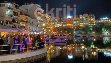 Πάσχα 2022: Πώς γιόρτασαν την Ανάσταση σε όλη την Ελλάδα - Εντυπωσιακές εικόνες από Ναύπακτο, Κρήτη, Λαμία
