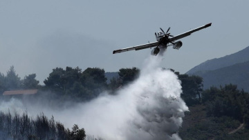 Φωτιά στην Πεντέλη - Αποχωρούν τα Air Tractors λόγω των ισχυρών ανέμων