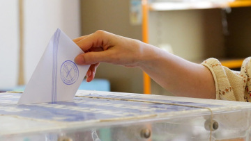Δημοσκόπηση Metron Analysis: Στις 8,9 μονάδες η διαφορά ΝΔ - ΣΥΡΙΖΑ στην εκτίμηση ψήφου