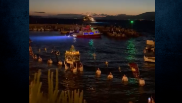 Ύδρα: Μέσα στη θάλασσα η περιφορά του επιταφίου στο Καμίνι - Δείτε βίντεο