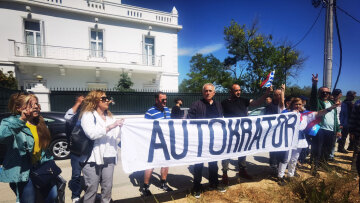 Μικροεπεισόδια έξω από το Κλειστό του Γαλατσίου από οπαδούς της αλβανικής αντιπολίτευσης