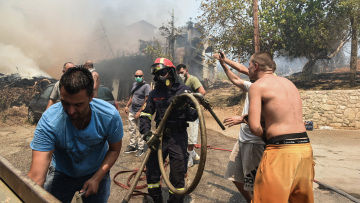 Φωτιά στην Περιμετρική Οδό Πατρών - Ήχησε το 112,  εκκενώθηκε το Καραμανδάνειο νοσοκομείο και γηροκομείο