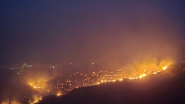 Στις 38 οι φωτιές το τελευταίο 24ωρο - Διάσπαρτες εστίες σε Βόνιτσα , υπό έλεγχο στην Πρέβεζα, μαίνεται η πυρκαγιά στην Πάρο