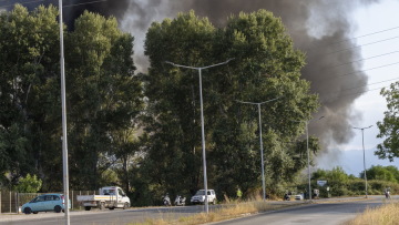 Τρίκαλα: Μεγάλη φωτιά και εκρήξεις στο Σταθμό Μεταφόρτωσης Απορριμμάτων - Δείτε βίντεο