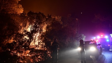 Λέκκας για τη φωτιά στον Βαρνάβα: Εξαιρετικά δύσκολες συνθήκες - Ξηρασία και άνεμοι δυσχεραίνουν την κατάσβεση