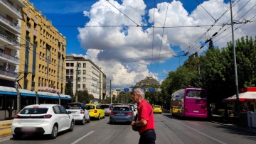 Καιρός: Στους 30 βαθμούς σήμερα ο υδράργυρος - Έρχεται ψυχρό μέτωπο από την Κυριακή