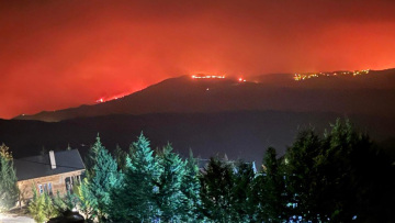 Φωτιά στην Κορινθία: Στα 32 χλμ. το πύρινο μέτωπο - Η κατάσταση είναι τραγική, λέει ο δήμαρχος