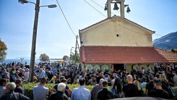 Φωτιά στο Ξυλόκαστρο: Θρήνος στις κηδείες των δύο ανδρών 