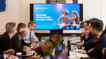 Στις 30 Δεκεμβρίου η εθνική στρατηγική για τον εθισμό των ανηλίκων στα social media