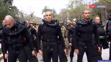 25η Μαρτίου: Ο ύμνος των ΟΥΚ πριν την έναρξη της παρέλασης - Δείτε βίντεο