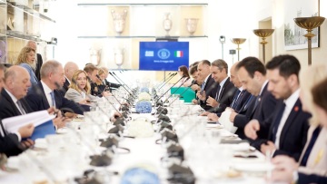 Μνημόνια για την ηλεκτρική διασύνδεση και τις σιδηροδρομικές μεταφορές υπέγραψαν Ελλάδα και Ιταλία