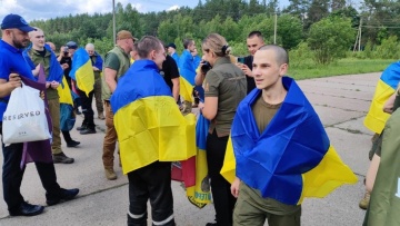Ουκρανία και Ρωσία αντάλλαξαν αιχμαλώτους κάτω των 25 ετών και σοβαρά τραυματίες - Βίντεο και φωτογραφίες
