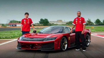 Χάμιλτον: Αυτό είναι το πιο γρήγορο αυτοκίνητο που οδήγησα ποτέ (+video)