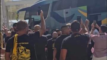 ΑΕΚ: Αποθέωση στην αποστολή στο ξενοδοχείο της στη Λεμεσό - Βίντεο