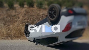 Τροχαίο στην Εύβοια: Αυτοκίνητο ντεραπάρισε στον δρόμο των Πετριών
