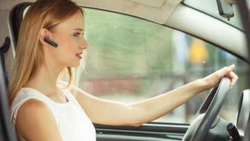 Με αυτά τα handsfree χάνεις δίπλωμα και πληρώσεις βαρύ πρόστιμο