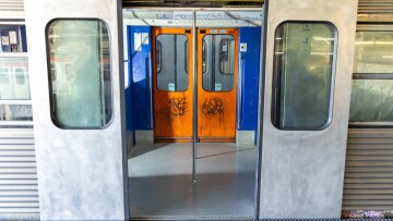 Επιχείρηση «καθαρή γραμμή» κατά των γκράφιτι στα μέσα μαζικής μεταφοράς με drone, κάμερες και φύλαξη