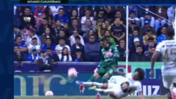 Σοκαριστικός τραυματισμός τερματοφύλακα στο Μεξικό - Δείτε βίντεο