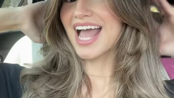 «Mom Cut»: Τι είναι και γιατί το επιλέγουν οι γυναίκες σήμερα;
