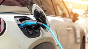 Κυβέρνηση: Ναι στην ηλεκτροκίνηση και με επιδοτήσεις - Τι έρχεται;