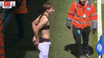 Ο 19χρονος Μόργκαν σκόραρε στο 96' για την ΚΠΡ και στους πανηγυρισμούς τον άφησαν με το εσώρουχο, δείτε βίντεο
