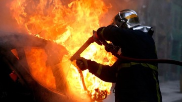 Λάρισα: Όχημα άρπαξε φωτιά εν κινήσει, σώος ο οδηγός
