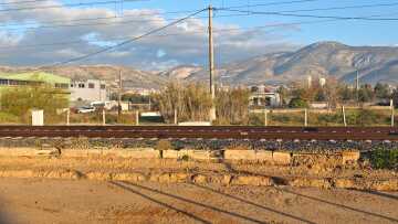 Τραγωδία στα Άνω Λιόσια: Νεκρός άνδρας που παρασύρθηκε από συρμό του Προαστιακού, πέρασε από σημείο χωρίς διάβαση