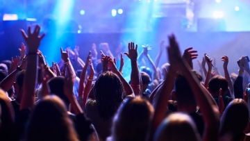 Ελβετία: Επιτρέπεται η είσοδος ανηλίκων σε μπαρ - club;