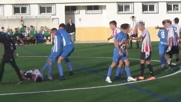 Ισπανία: Εικόνες ντροπής σε αγώνα ακαδημιών, ξύλο μεταξύ των παικτών και... εισβολή στο γήπεδο από τις μητέρες τους, δείτε βίντεο