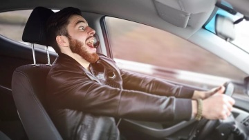 Ποιοι πρέπει να παραδώσουν άμεσα το δίπλωμα οδήγησης