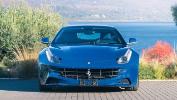 Στο σφυρί η… ασυνήθιστη, προεδρική Ferrari FF