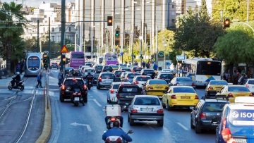 Στέλνουν πρόστιμο έως 1.000 ευρώ σε χιλιάδες κατόχους οχημάτων - Ποιους αφορά;