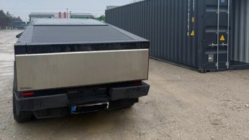 Το πρώτο Telsa Cybertruck ήρθε Ελλάδα - Σε ποιoν ανήκει;