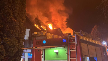 Τρεις νεκροί και δεκάδες τραυματίες από φωτιά σε διώροφο κτήριο στη Βουδαπέστη 
