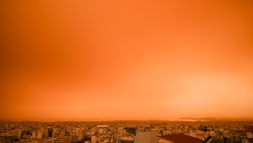 Ερχεται κύμα αφρικανικής σκόνης: Τι πρέπει να προσέξουν οι ιδιοκτήτες αυτοκινήτων και τι να κάνουν