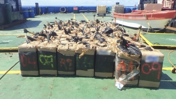 Το Πολεμικό Ναυτικό της Γαλλίας κατέσχεσε 2,4 τόνων κοκαΐνης στον Ειρηνικό
