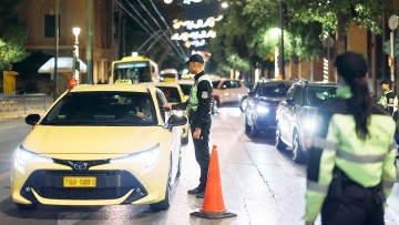 Video: Μεθυσμένη πήρε σβάρνα 11 αυτοκίνητα στον Άλιμο