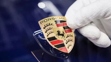 «Γονατίζει» την μεγάλη Porsche...