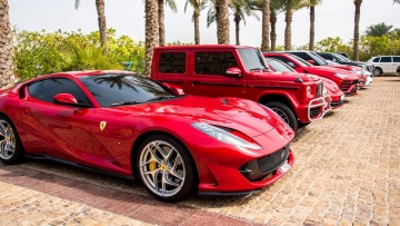 Πόλεμος: Το αυτοκόλλητο που κάνει θραύση στα αυτοκίνητα στο Ντουμπάϊ