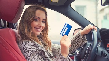 Μετά τις ταυτότητες αλλάζουν και τα διπλώματα οδήγησης - Τι πρέπει να κάνουμε