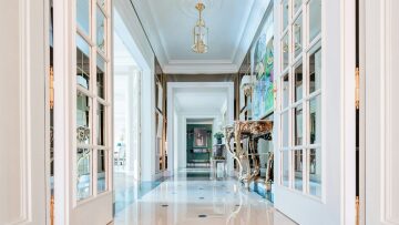 Ο Τζορτζ Κόντο μεταμορφώνει την Imperial Suite του Le Bristol Paris σε ιδιωτικό μουσείο τέχνης