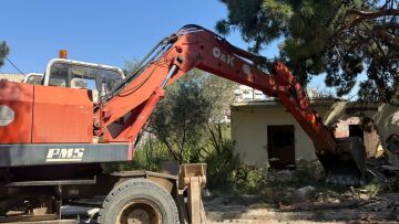 Κατεδαφίστηκαν αυθαίρετα στο ρέμα της Πικροδάφνης στο Παλαιό Φάληρο, τέλος σε πρόβλημα δεκαετιών
