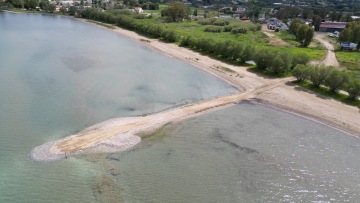 ΕΔΕ για τα μπάζα μέσα στη θάλασσα στον Ωρωπό