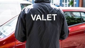 Εκατοντάδες χιλιάδες ευρω τα πρόστιμα σε οδηγούς λόγω... παρκαδόρων