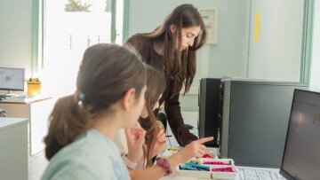 Τεχνολογία, δημιουργικότητα και ομαδικότητα: 40 μαθητές συμμετείχαν στο πρόγραμμα STEM και ήπιες δεξιότητες