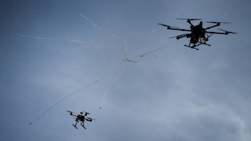 Εμφανίστηκε στους ουρανούς το νέο drone που αρπάζει τα άλλα drones