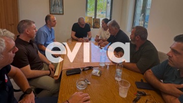 Στο Προκόπι Ευβοίας ο υπουργός Πολιτικής Προστασίας Ευάγγελος Τουρνάς μετά τον σεισμό
