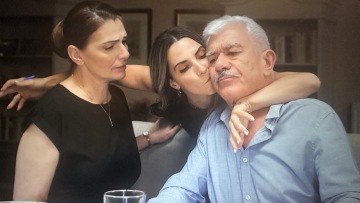 «Τρέχω και δε φτάνω»: Μια μοναδική παράσταση για τον ρόλο του χρόνου στη ζωή μας